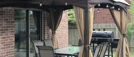 屋外ダイニングエリア