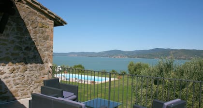 Charming stone villa situated on the top of a hill with breathtaking views of Lake Trasimeno, not fa