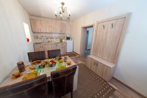 Deluxe Apartment | Private kitchen | Full-size fridge, microwave, stovetop, coffee/tea maker