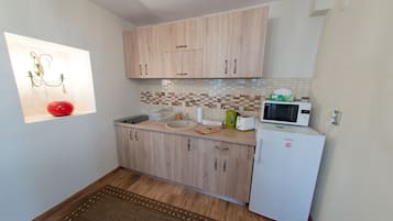 Deluxe-Apartment | Eigene Küche | Großer Kühlschrank, Mikrowelle, Herdplatte