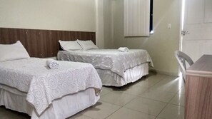 Economy Triple Room | Blackout drapes, bed sheets - Hotel Aracaju Express (Aracaju)
