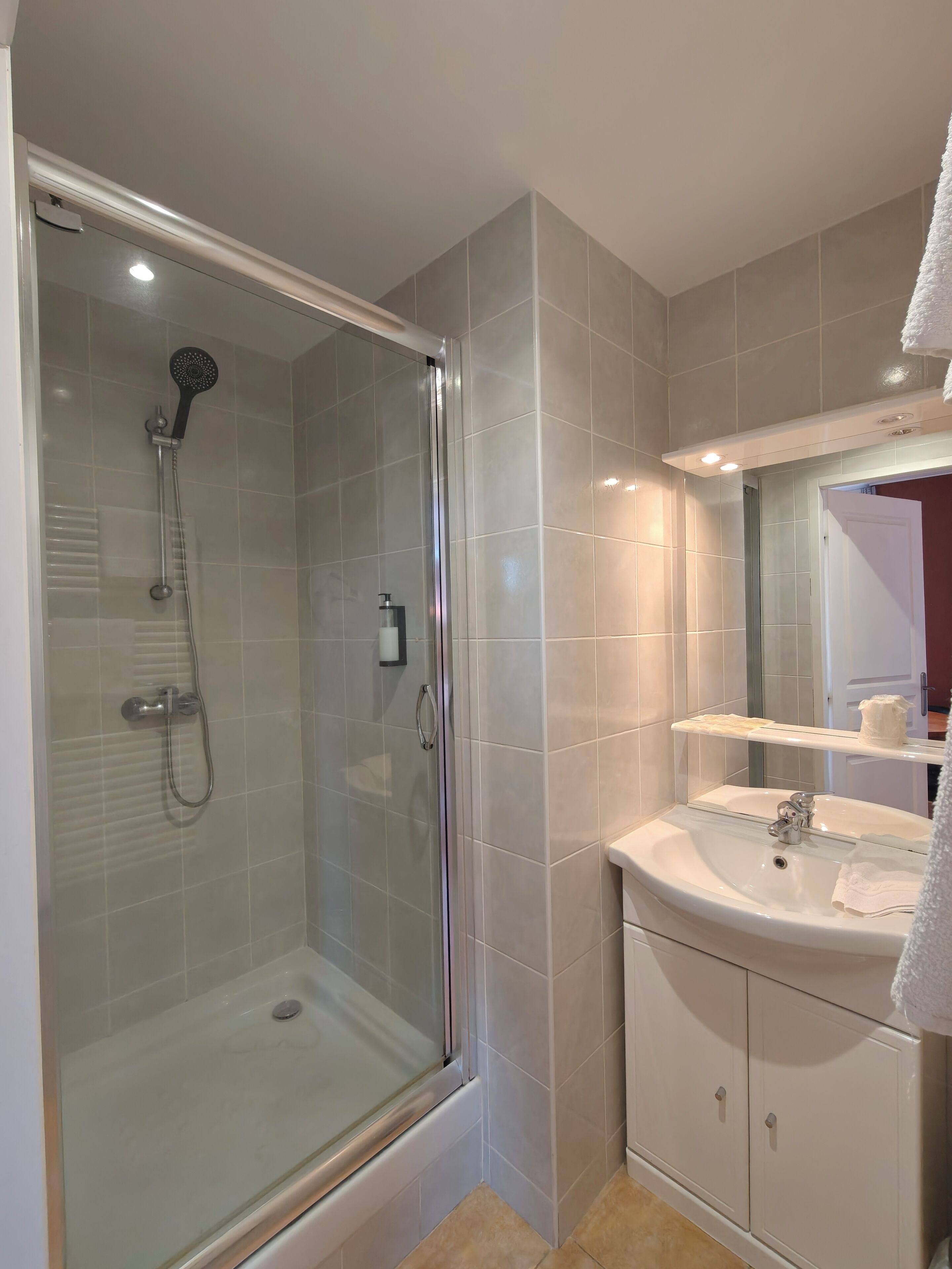 Suite estudio clásica, 1 habitación | Decoración personalizada, muebles diferentes y insonorización 