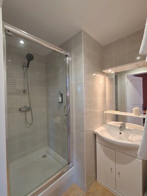 Klassieke studio suite, 1 slaapkamer | Individueel gedecoreerd, individueel gemeubileerd, geluiddichte muren