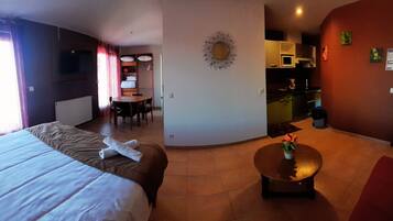 Classic Studio Suite, 1 Bedroom | Individually decorated, individually furnished, soundproofing