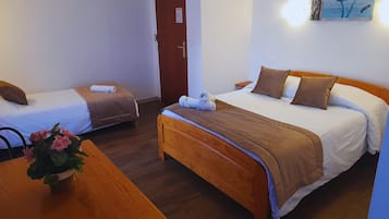 Dreibettzimmer | Individuell dekoriert, individuell eingerichtet, schallisolierte Zimmer
