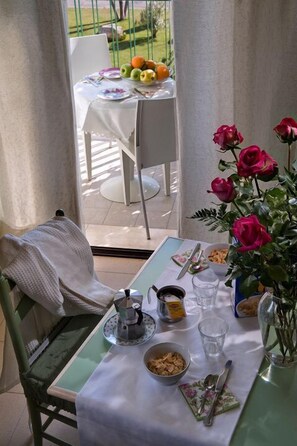 客房內保險箱、熨斗/熨衣板、免費無線上網、床單