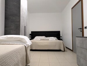 Superior Apartment, 1 Bedroom (3 people) | In-room safe, iron/ironing board, free WiFi, bed sheets - Residence Viale Venezia (Verona)
