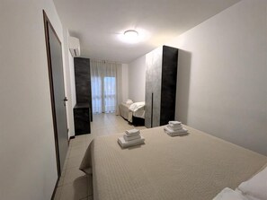 Superior Apartment, 1 Bedroom (3 people) | In-room safe, iron/ironing board, free WiFi, bed sheets - Residence Viale Venezia (Verona)