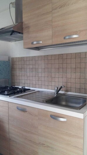 Mobile Home, 2 Bedrooms | Private kitchenette