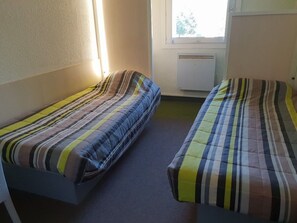 Basic Room, Shared Bathroom | Free cribs/infant beds, free WiFi, bed sheets, wheelchair access
