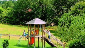 Área de juegos infantiles al aire libre