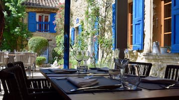 Lunch and dinner served, French cuisine