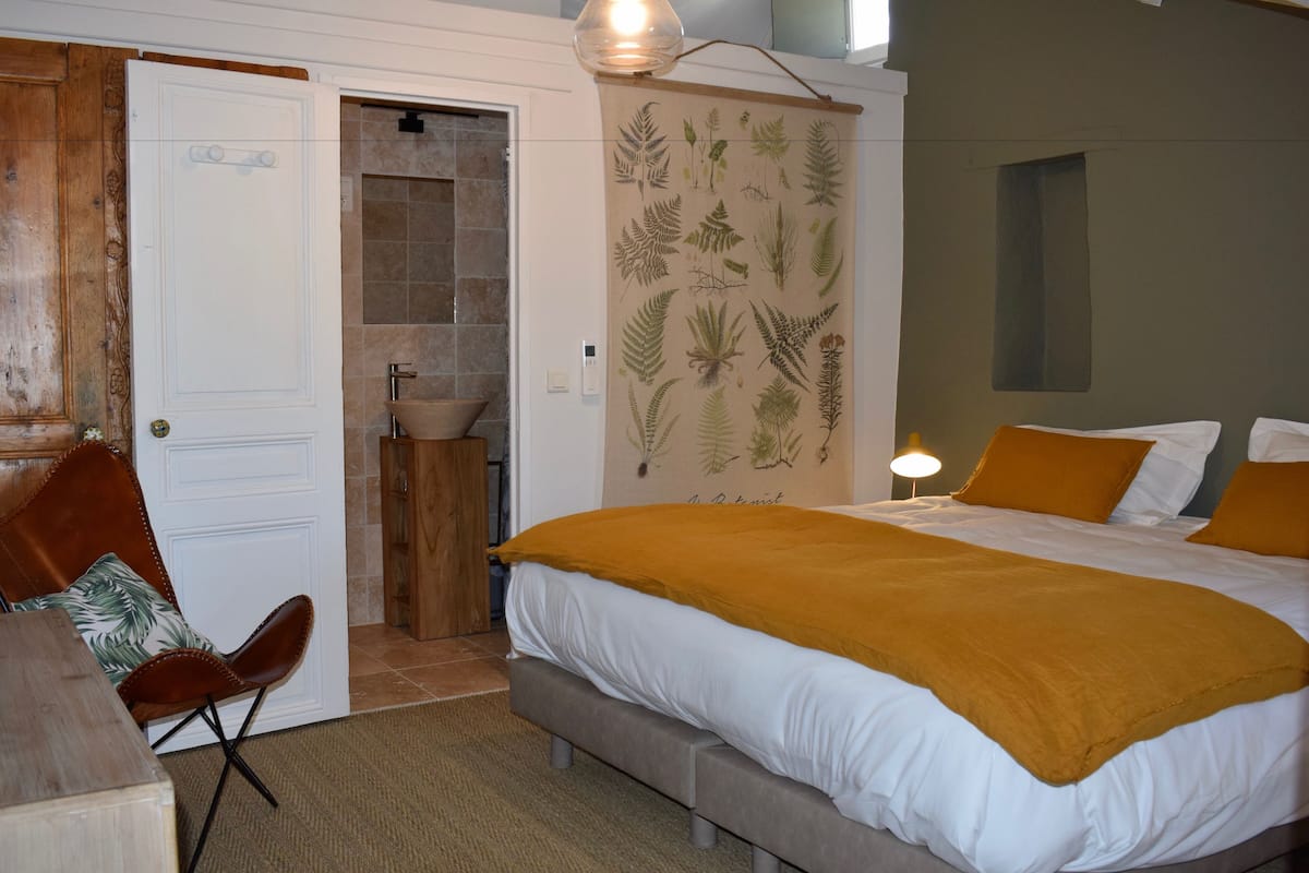 Double Room | Individually decorated, individually furnished, free cribs/infant beds