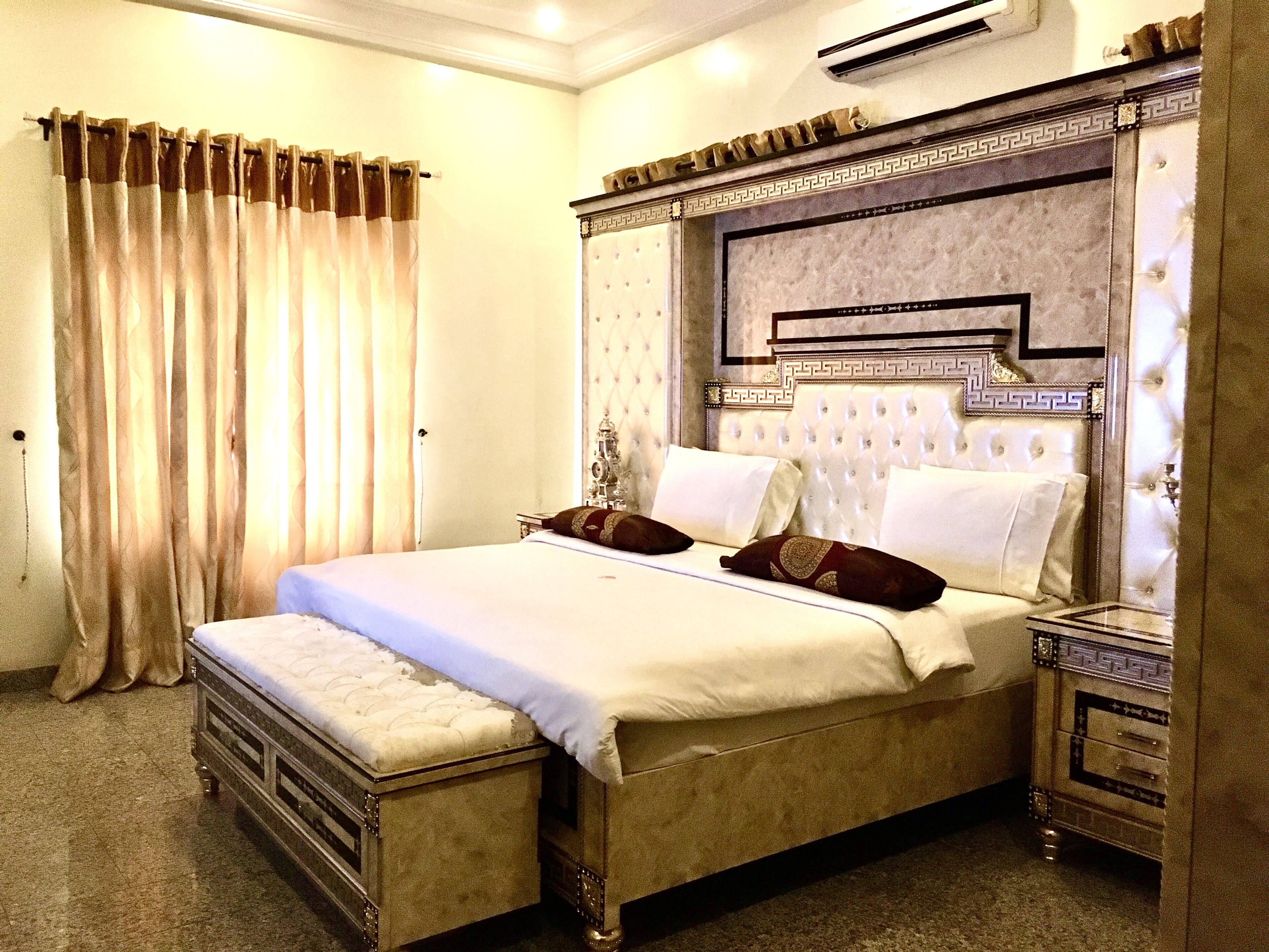 Presidential-Suite | Hochwertige Bettwaren, kostenloses WLAN, Bettwäsche