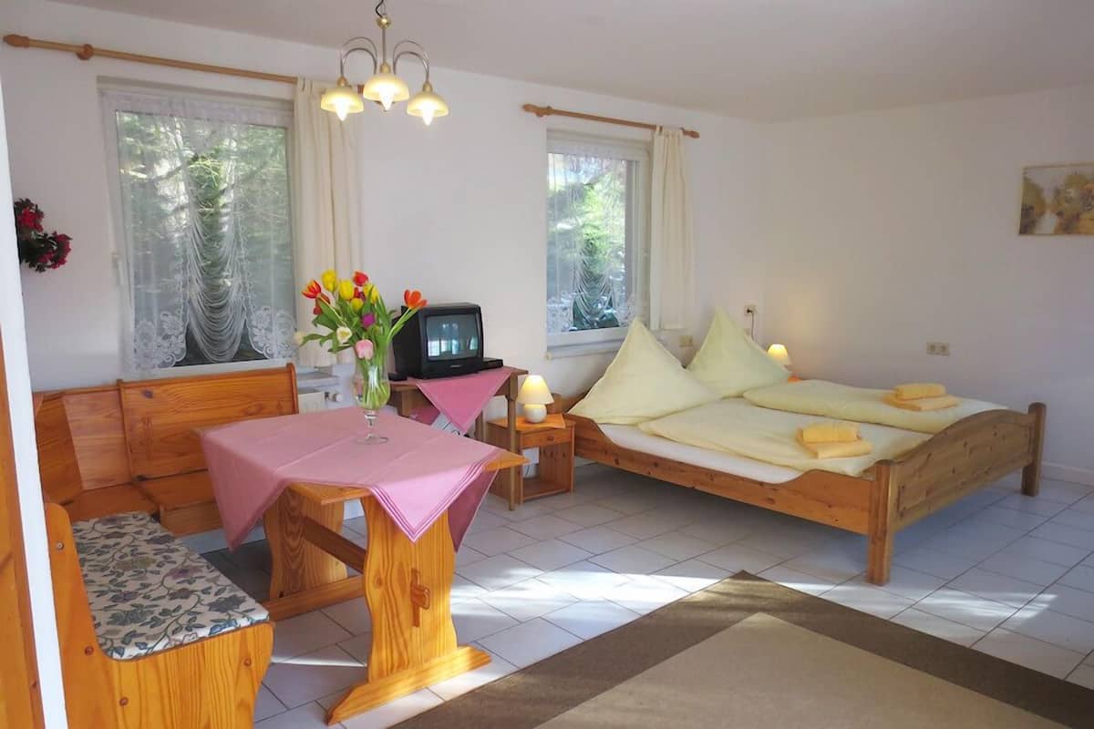 Standard Studio | Free WiFi, bed sheets
