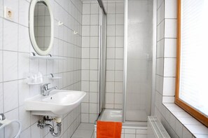Hårtork, handdukar och toalettpapper