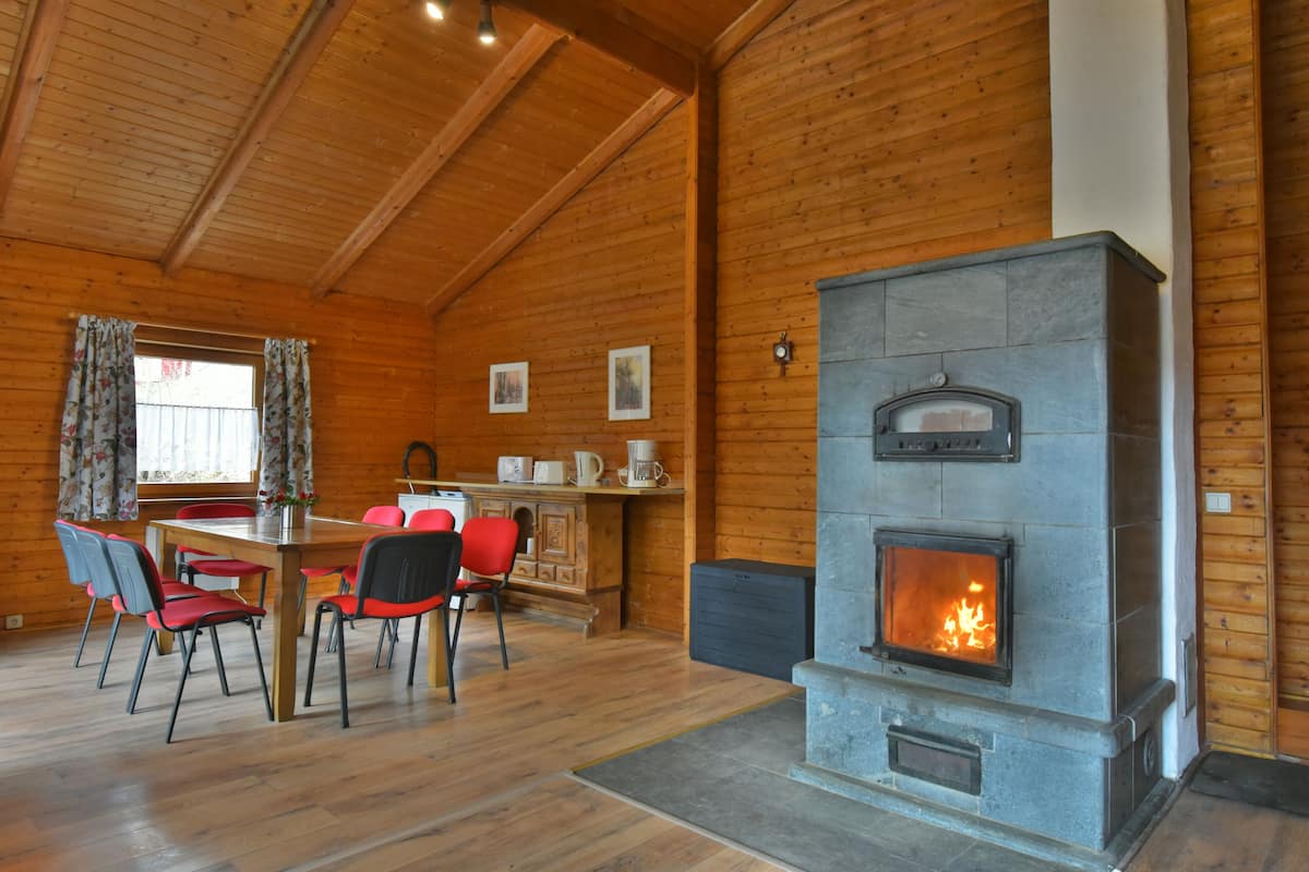 Cottage | Free WiFi, bed sheets