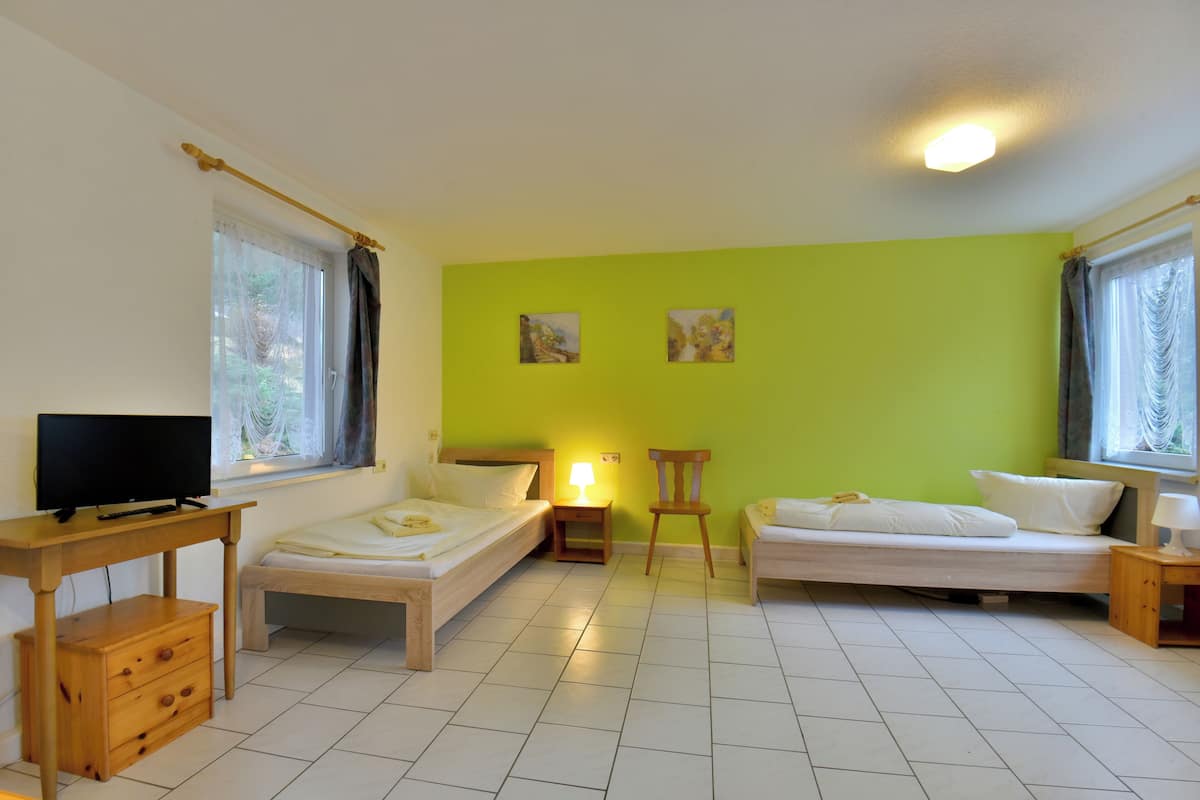 Studio | Free WiFi, bed sheets