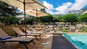 Piscine couverte, piscine extérieure (ouverte en saison)