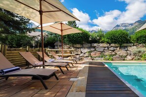 Piscine couverte, piscine extérieure (ouverte en saison)