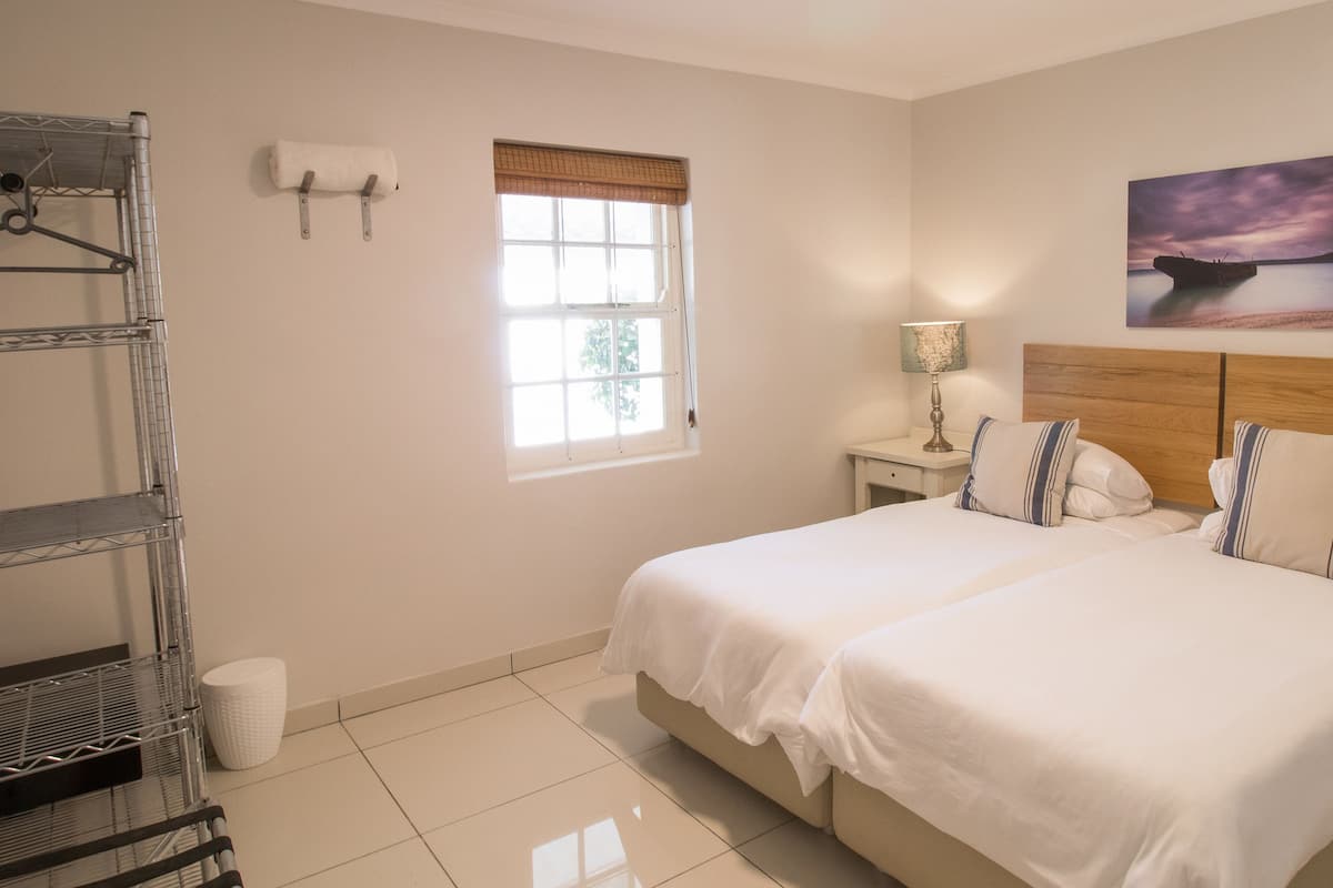 Appartement Confort, 2 chambres | Coffres-forts dans les chambres, fer et planche à repasser