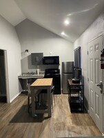 Habitación individual Confort, 1 cama de matrimonio, no fumadores | Cocina privada | Frigorífico grande, microondas, horno y placa de cocina