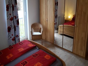 3 quartos, cofres nos quartos, ferros/tábuas de passar roupa