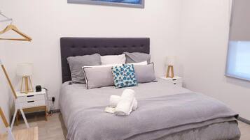Concert Cottage | Premium bedding, iron/ironing board, free WiFi, bed sheets