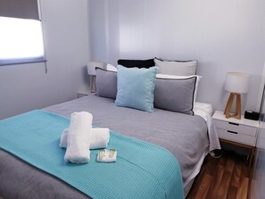 Comfort-Ferienhütte, 2 Queen-Betten, Poolblick