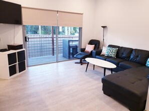 Concert Cottage | Living area | 60-inch flat-screen TV with digital channels, TV - Wine Country Tourist Park Hunter Valley (Nulkaba)