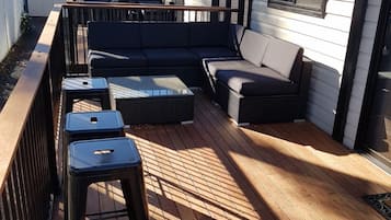 Cabane Confort, 2 grands lits, vue piscine | Terrasse/Patio
