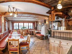 Dining - Gentian - Wiesenhof (Kaunerberg)