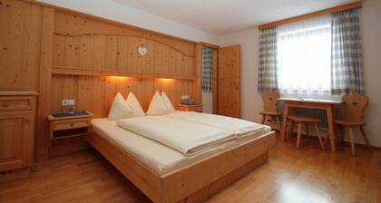 Enzian - Wiesenhof, Austria