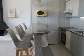 Frigorifero, microonde, macchina per tè/caffè, tostapane
