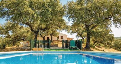 Awesome home in Villaviciosa de Córdoba