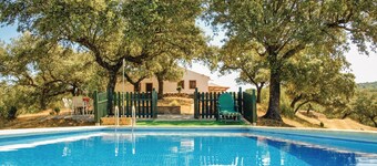 Awesome home in Villaviciosa de Córdoba