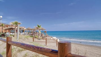 Vlak bij het strand, vissen