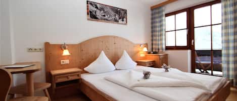 1 bedroom, desk, WiFi, bed sheets