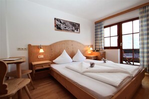 1 slaapkamer, een bureau, wifi, beddengoed