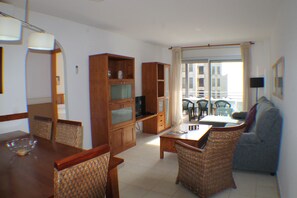 TV - Torre Quimeta 3E - Two Bedroom Apartment, Sleeps 4 (Roses)