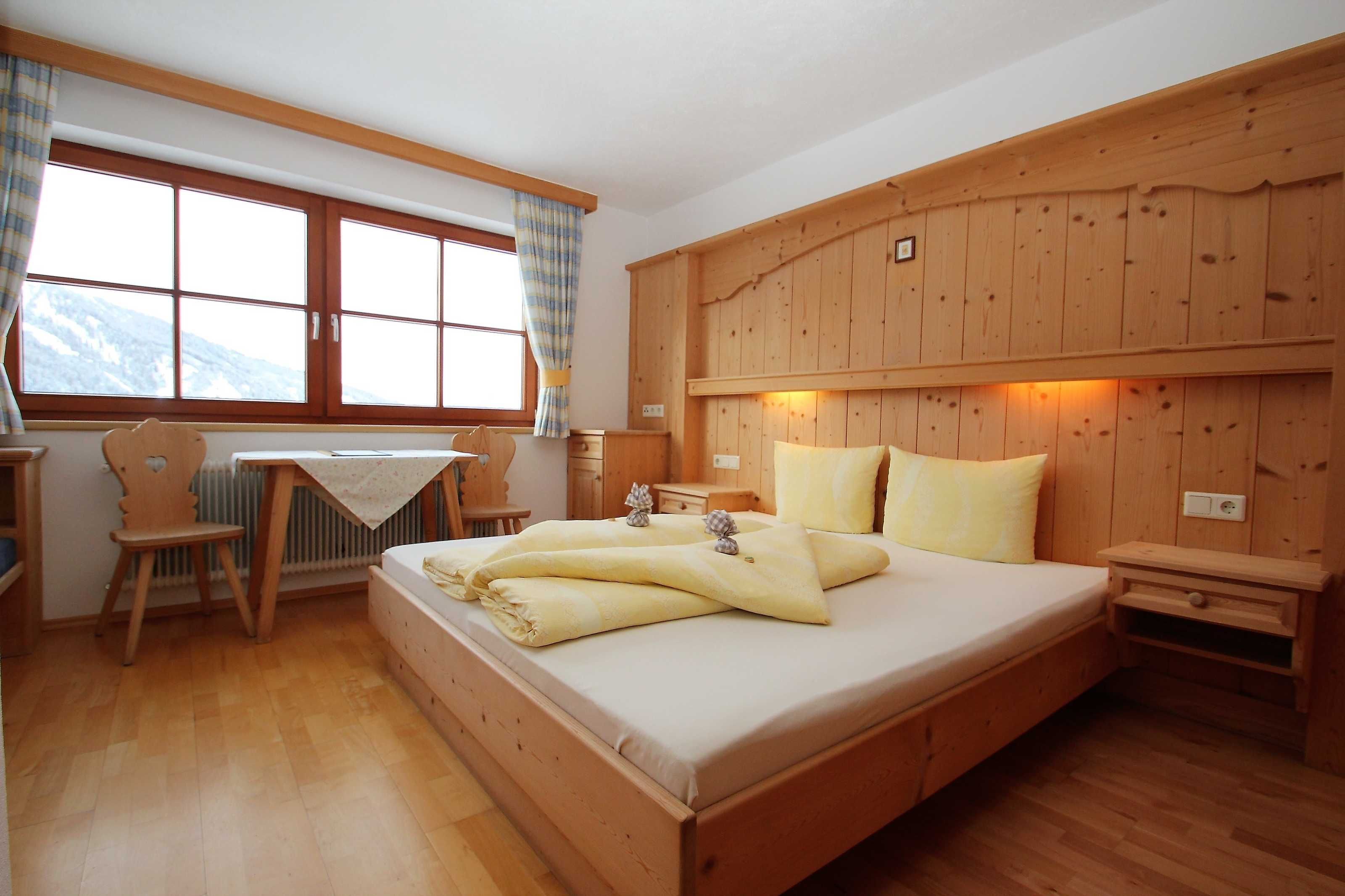 4 chambres, bureau, Wi-Fi, draps fournis