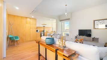 Apartamento, 2 quartos (10A) | Área de estar | TV de tela plana