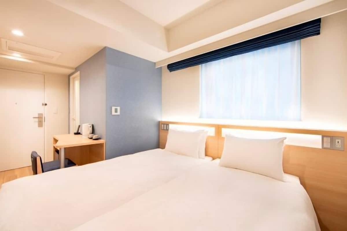 Free WiFi, bed sheets, wheelchair access