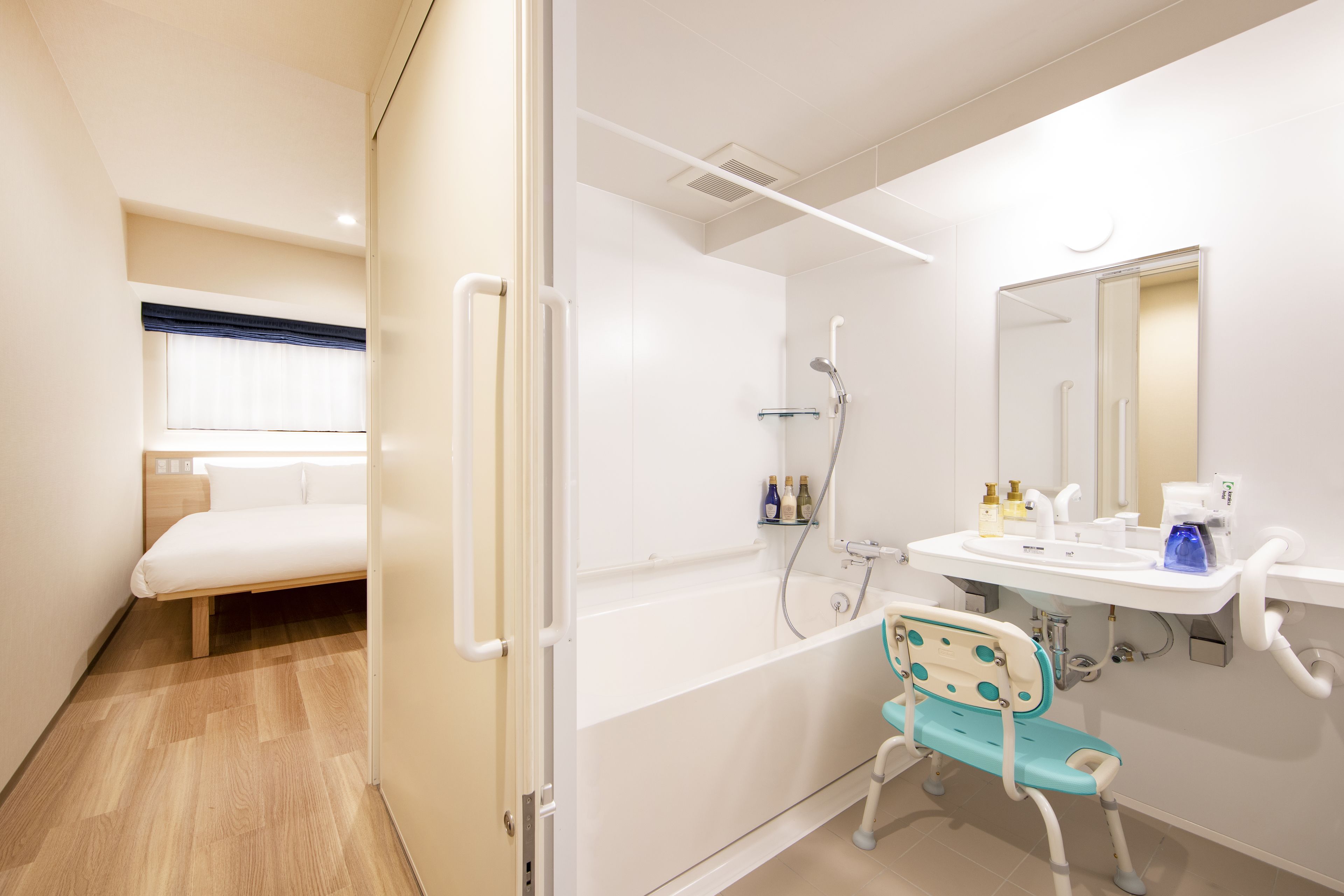 accessible room | free wifi, bed sheets, wheelchair access