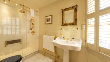Comfort Quadruple Room | Bathroom shower