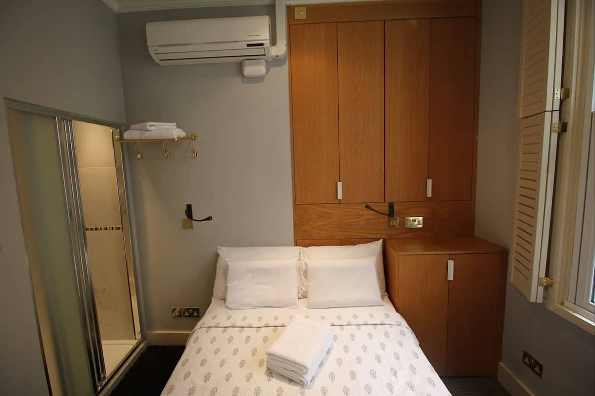Departamento Confort, varias camas | 1 habitación, caja de seguridad en la habitación y escritorio