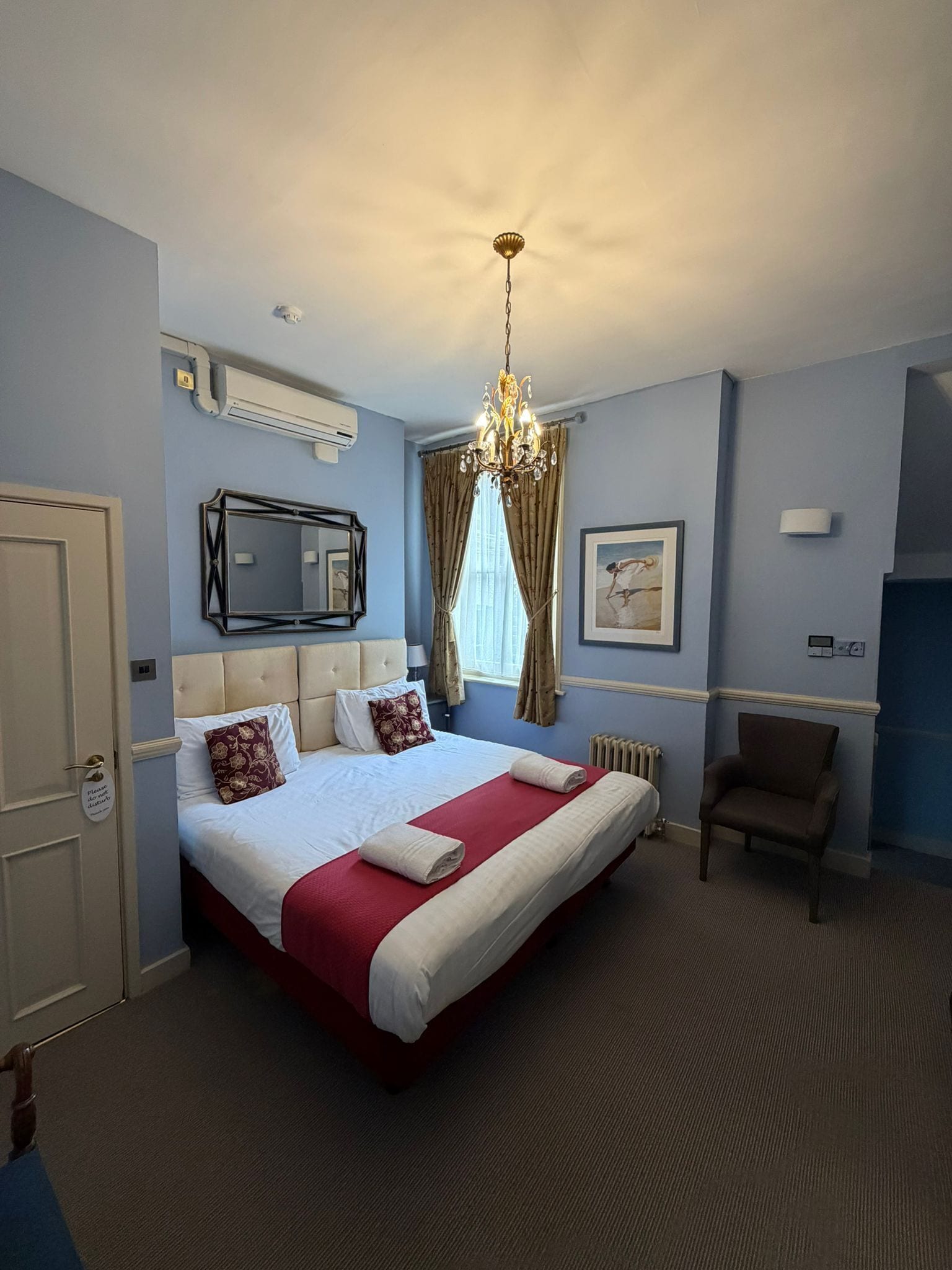 Comfort Double Room | In-room safe, desk, iron/ironing board, free WiFi