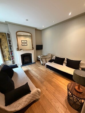 1 Bedroom Apartment (Flat 1) | Living area