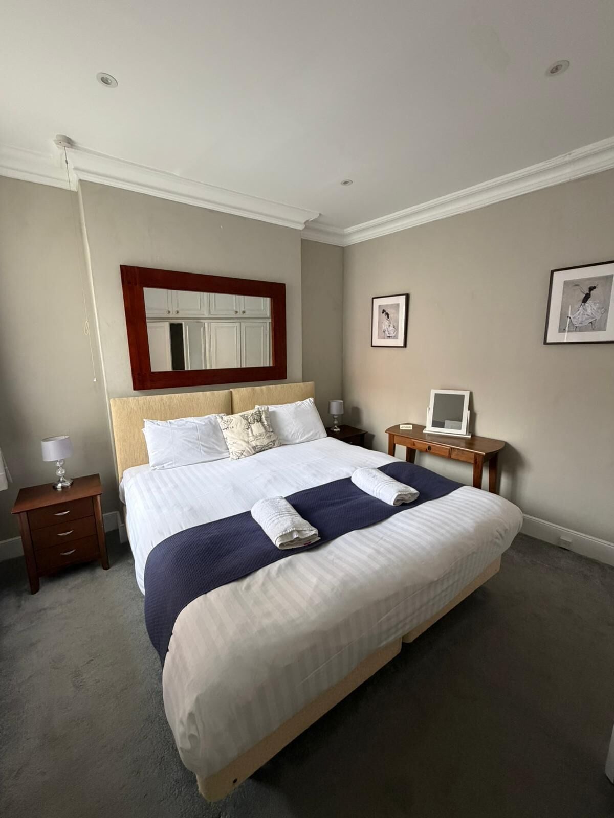 1 Bedroom Apartment (Flat 2) | In-room safe, desk, iron/ironing board, free WiFi
