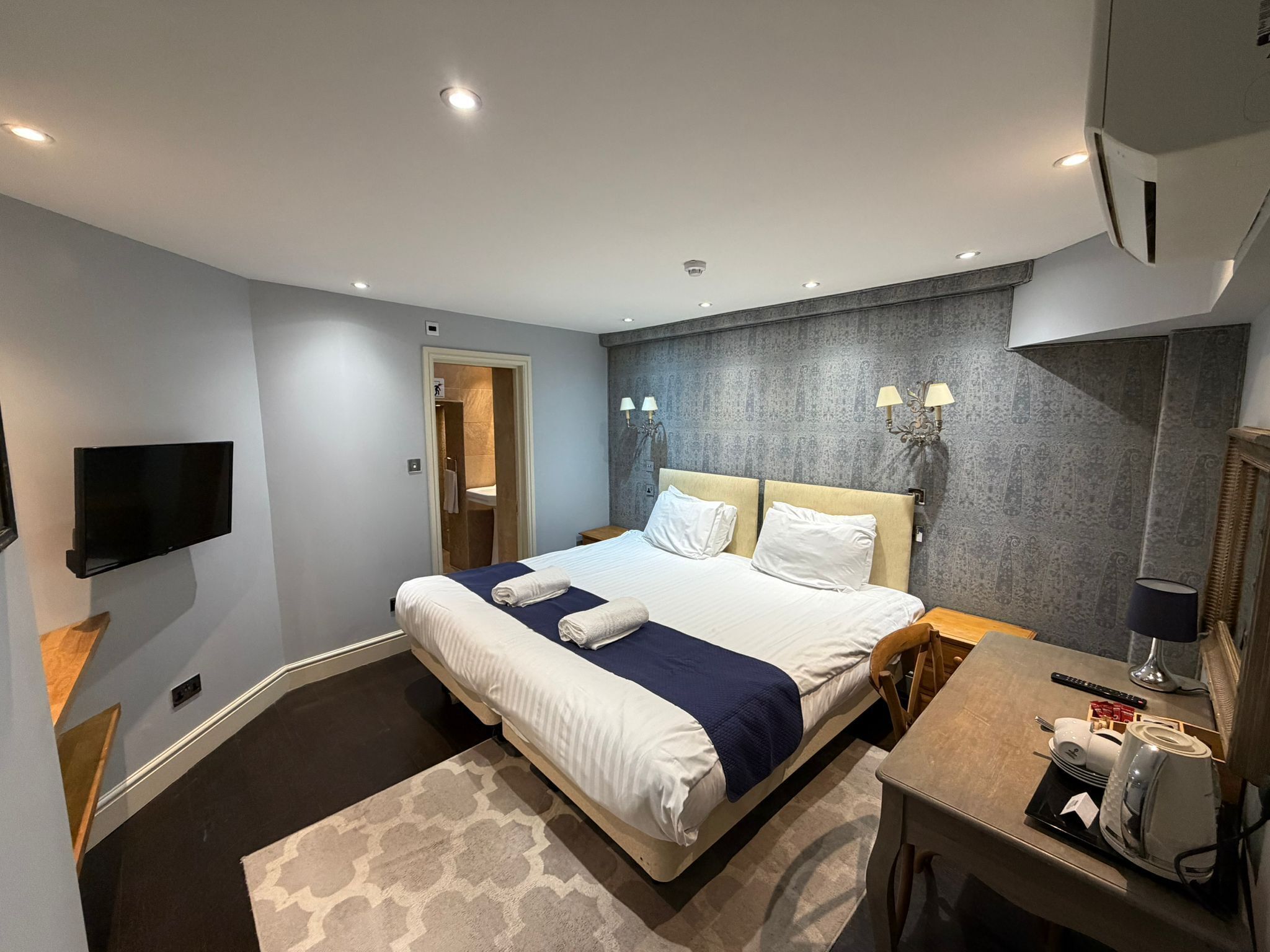 Comfort Quadruple Room | In-room safe, desk, iron/ironing board, free WiFi